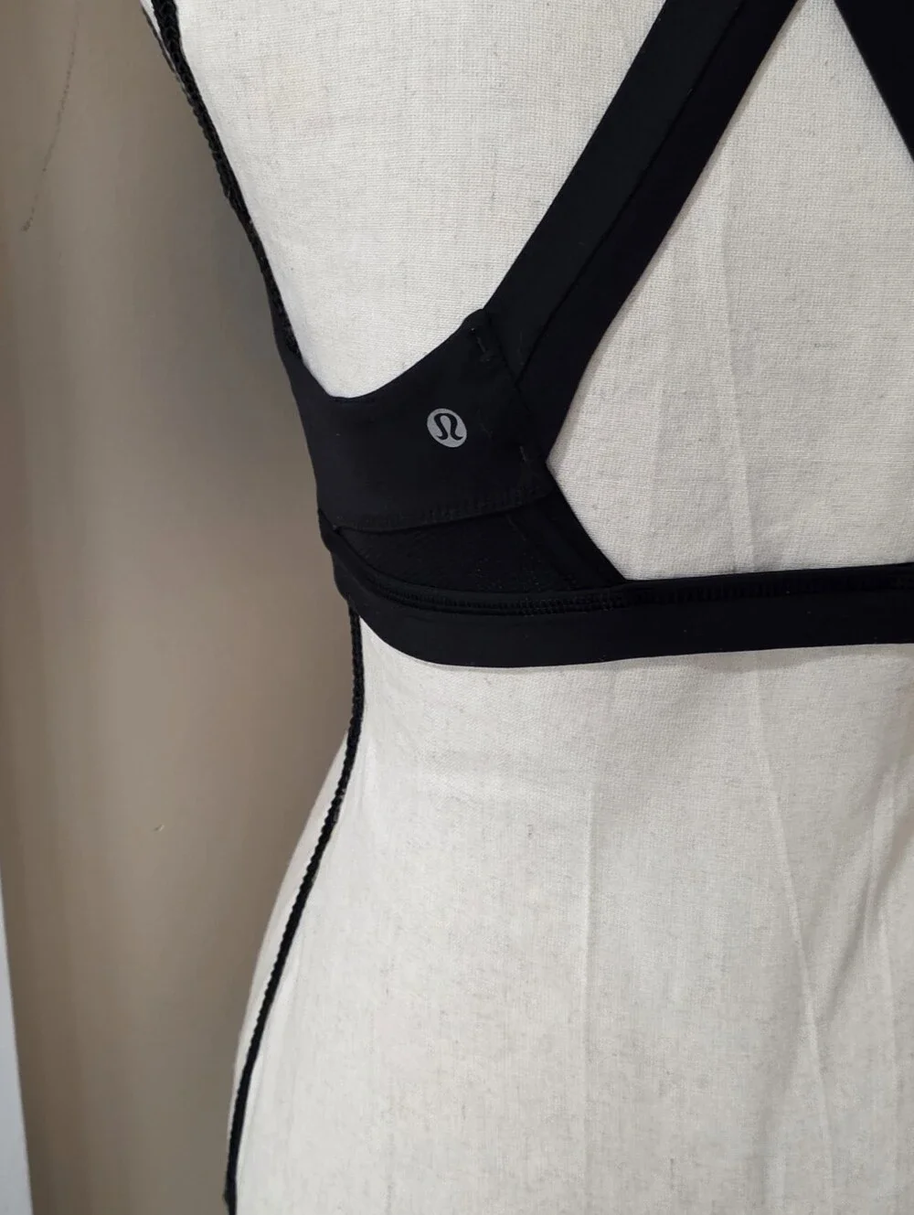 Lululemon Run Stuff Your Bra   Black Cross-Back Sports Bra